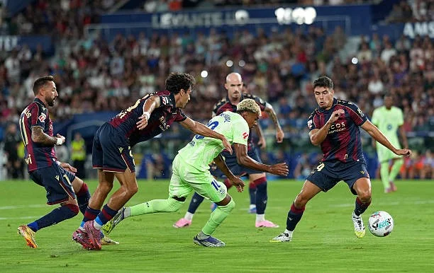 Barcelona Secures Dramatic 3-2 Win Over Levante in La Liga Thriller